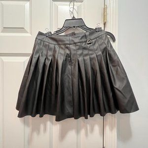 DNA NWT medium black pleated skirt
